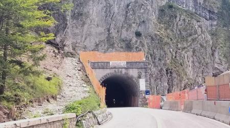 NA ITALIJANSKI STRANI PREDELA NOČNE POPOLNE ZAPORE